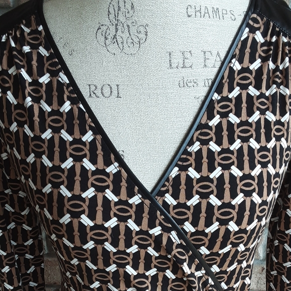 Cache long sleeve faux wrap top. - Picture 2 of 7